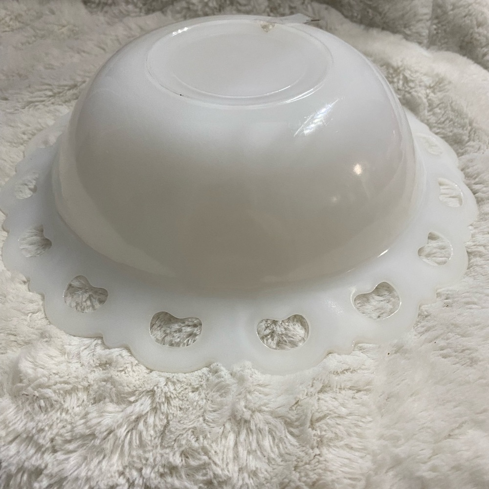 Milk glass bowl vintage antique - Picture 2 of 2